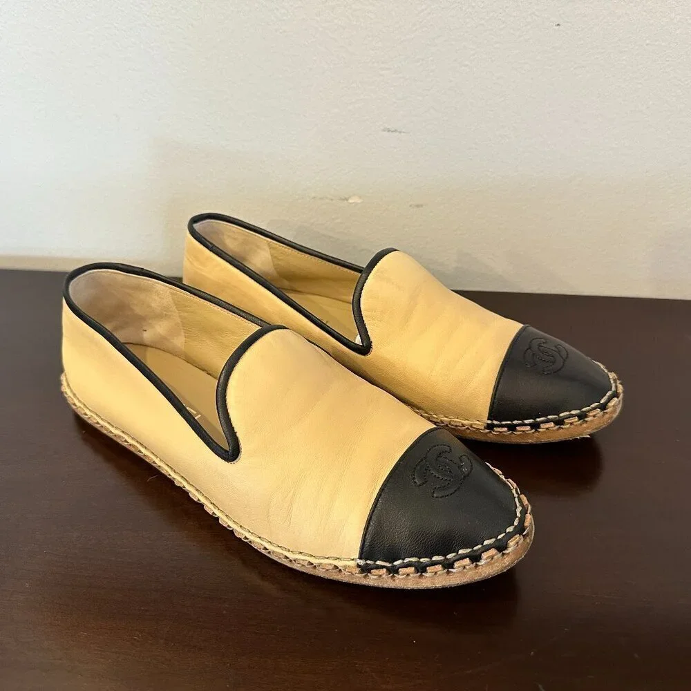 CHANEL 19C Lambskin Beige/Black Mocassins Loafers W/Box women's Size 40